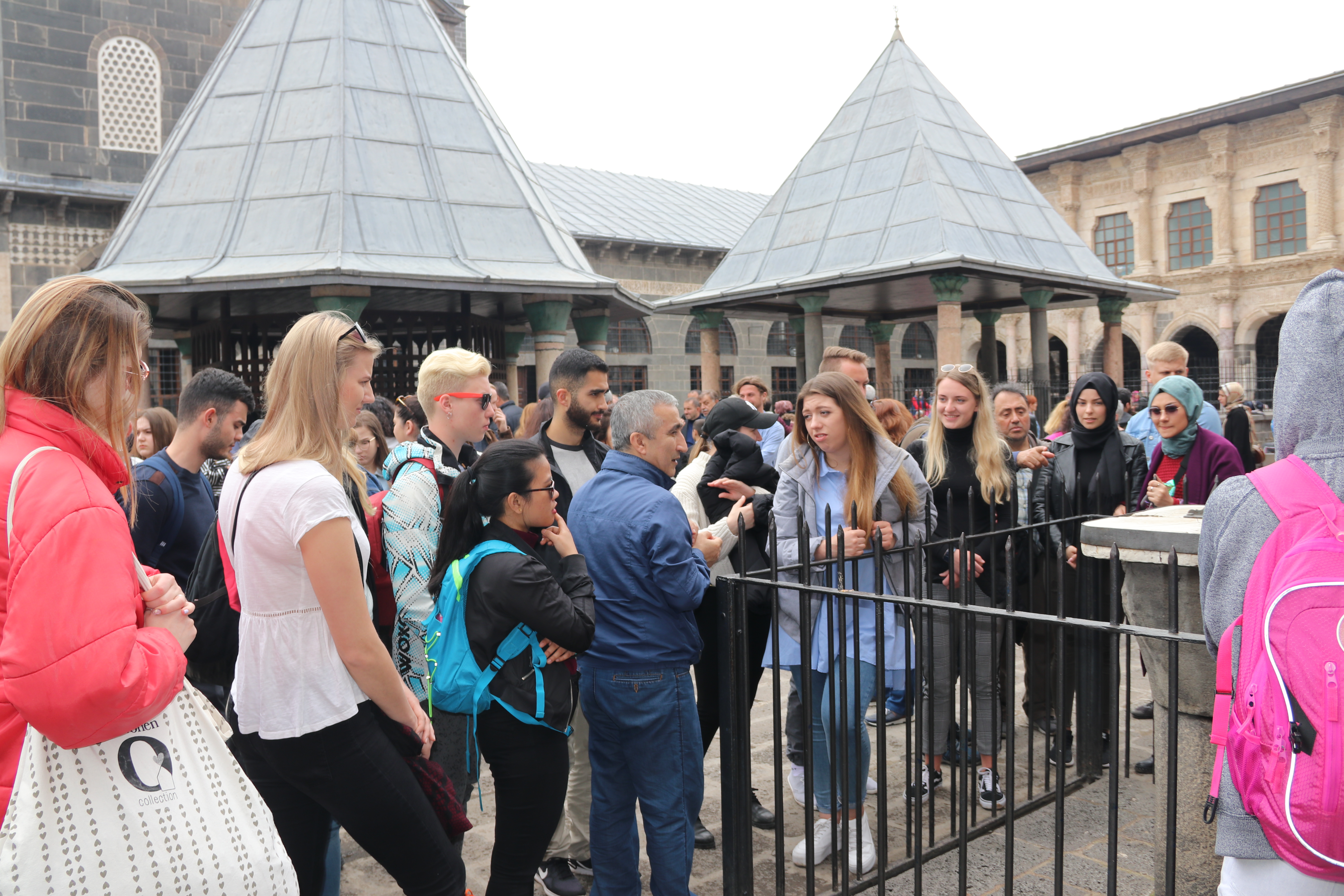  FOTO - Diyarbakır'a turist akını